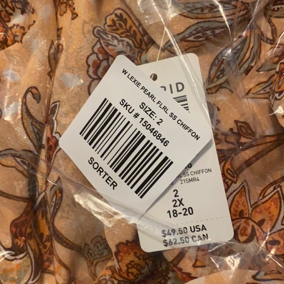 NWT TORRID Lexie Chiffon Babydoll Floral Hi Lo Top - Picture 8 of 9